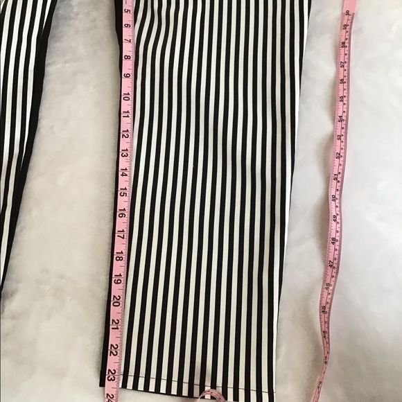 Chico’s black and white striped capris size 2 or equivalent to a 12/14. - Picture 7 of 7